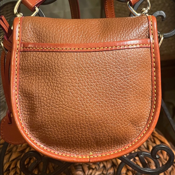 Dooney & Bourke Vintage Remake Big Duck Tan on Light Brown Leather Crossbody Bag - Picture 4 of 13
